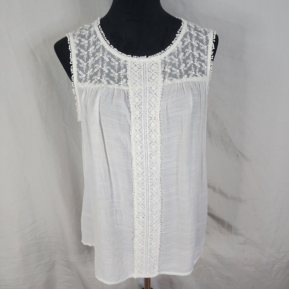 NEW DIRECTIONS Size Medium Dainty Floral Embroidered White Crochet Lace Blouse - Picture 1 of 10